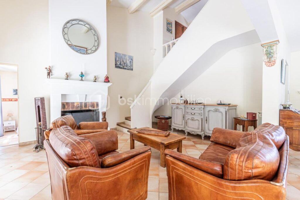 DPT VAR 83 : VERITABLE HAVRE DE PAIX – 6 pièces – 4 chambres – 160 m²