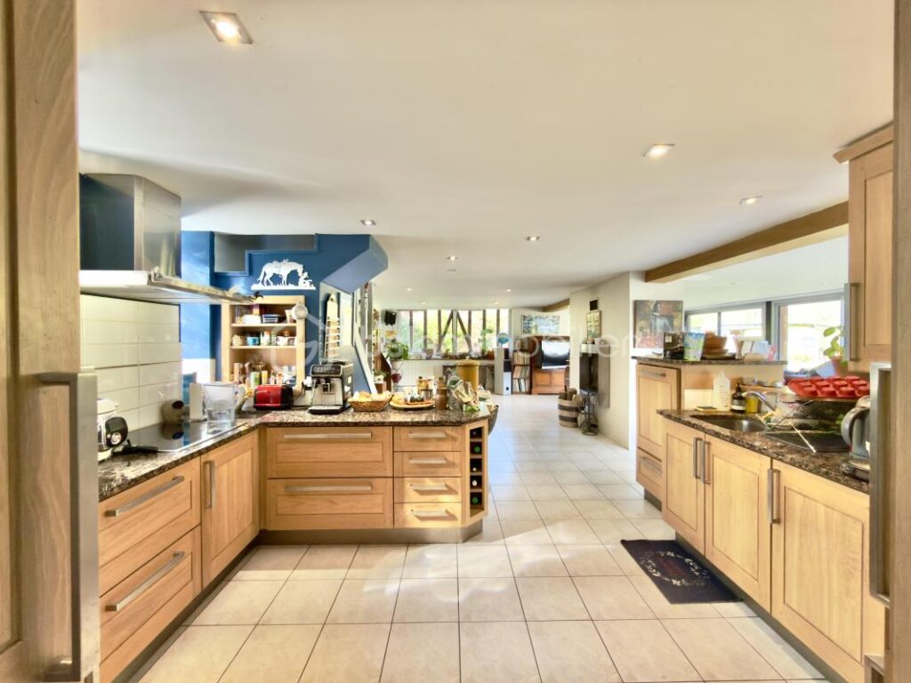 🏡 Maison pleine de charme 160 m² avec terrain exceptionnel de 5 500 m² – Rives-en-Seine – 8 pièces – 5 chambres – 160 m²