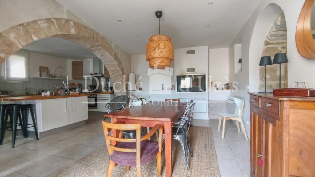 Maison – 6 pièces – 3 chambres – 150 m²