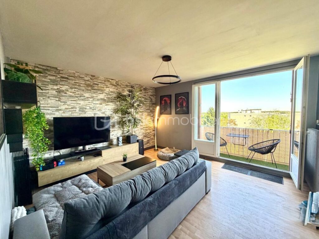 Résidence Bellevue/ F3 dernière étage / une place de parking/ et une cave – 3 pièces – 2 chambres – 61 m²