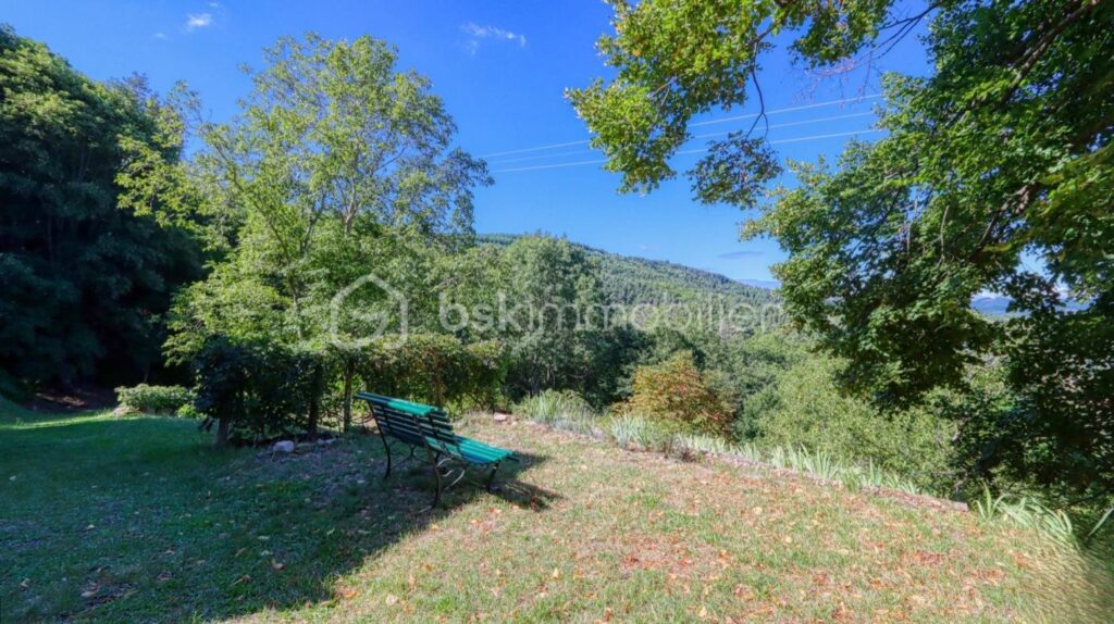 Ferme ardéchoise en pierres avec vue panoramique et châtaigneraie centenaire – 6 pièces – 4 chambres – 171 m²