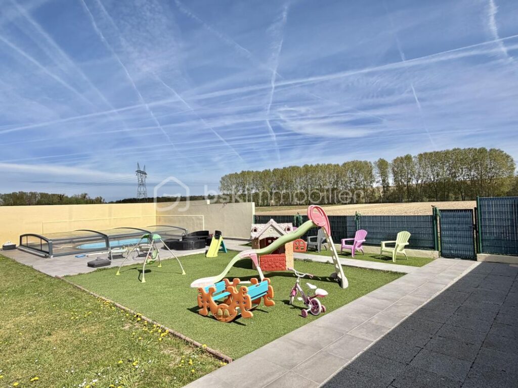 À vendre – Ensemble immobilier avec fort potentiel aux portes de Meaux, sur la commune de Poincy – 10 pièces – 8 chambres – 245 m²