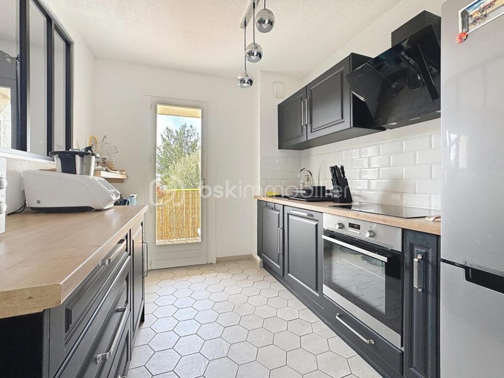 👉 Coup de cœur T2 rénové avec 2 balcons + parking – Toulon – 2 pièces – 1 chambre – 48 m²