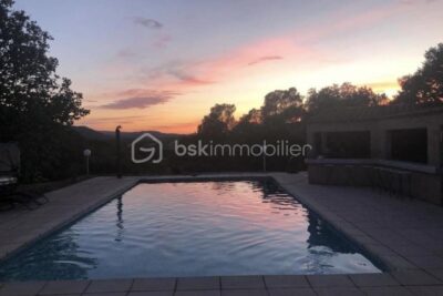 Achat d&rsquo;une Villa 137m² 5 pièces 4 chambres avec piscine à Brignoles secteur résidentiel – 5 pièces – 4 chambres – 131 m²