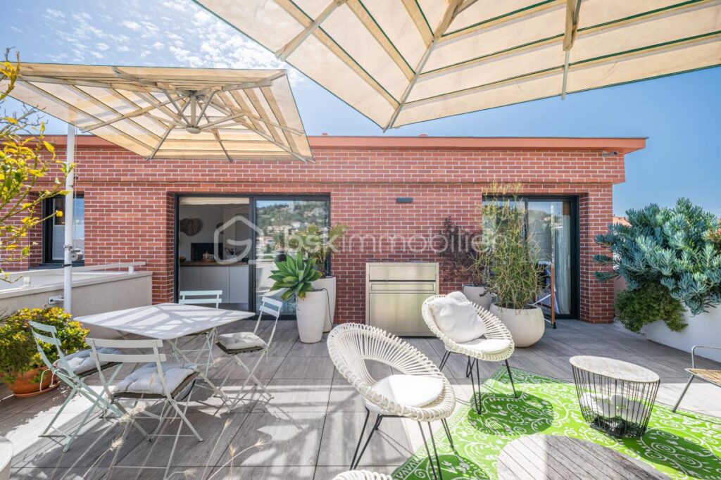 DPT VAR (83) – APPARTEMENT MODERNE ET SPACIEUX – VUE MER ET COLLINE – 4 pièces – 3 chambres – 106 m²