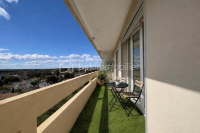 Appartement lumineux – Dernier étage – Fort potentiel – 2 pièces – 1 chambre – 65 m²