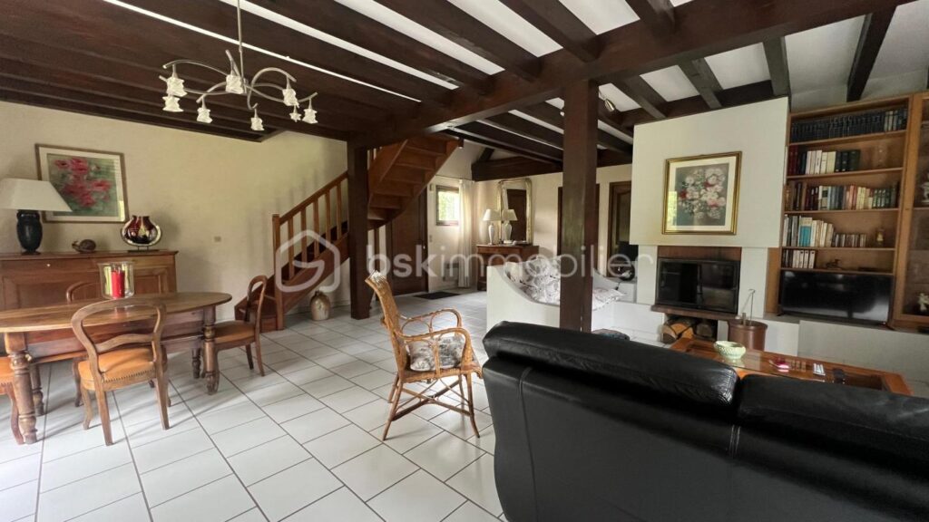 Maison de 168m² sur terrain de 2167m² – 5 pièces – 3 chambres – 168 m²