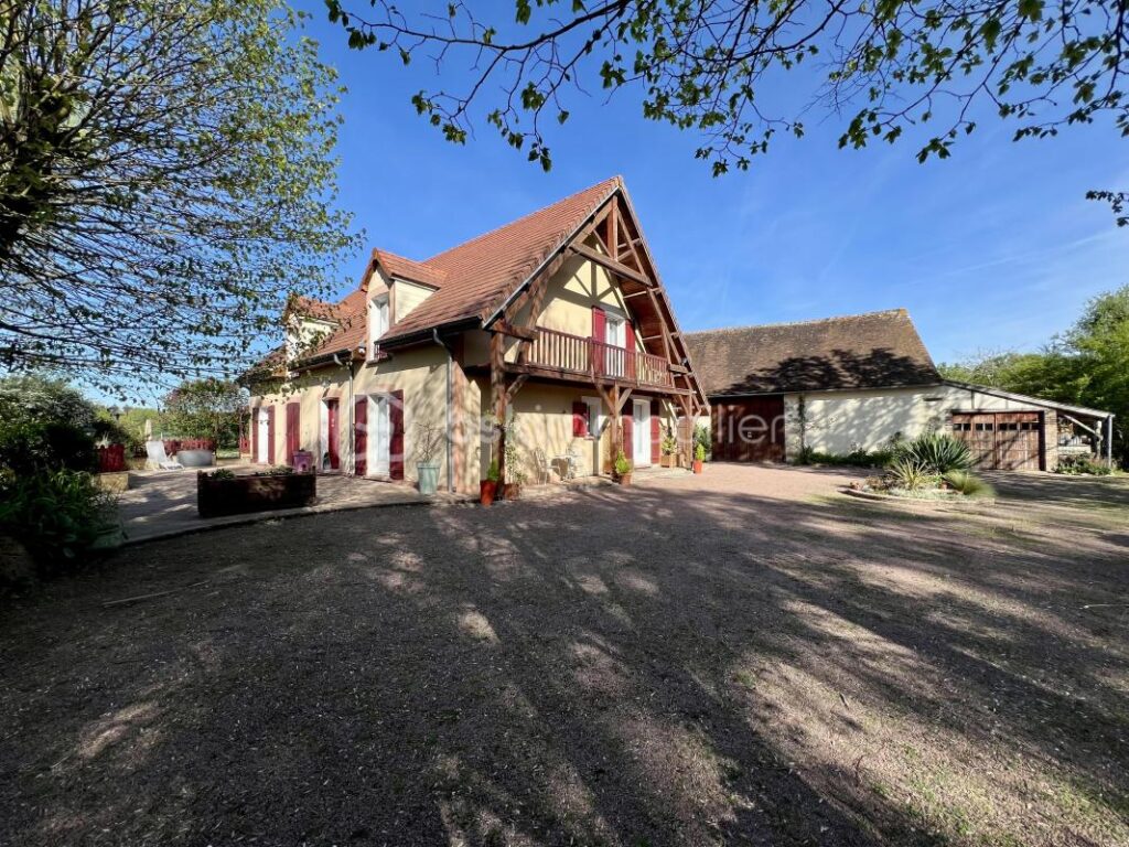 Maison traditionnelle – 5 pièces – 3 chambres – 162 m²