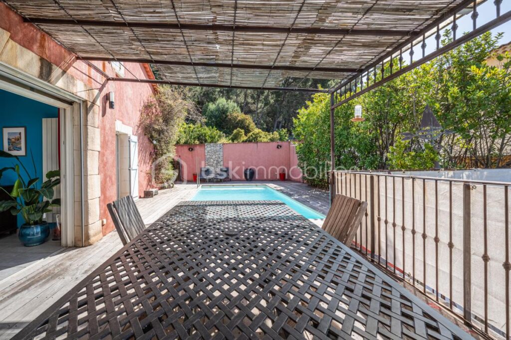 DPT VAR (83) – MAISON SPACIEUSE AVEC PISCINE et STUDIO – VUE MER – 8 pièces – 6 chambres – 172 m²