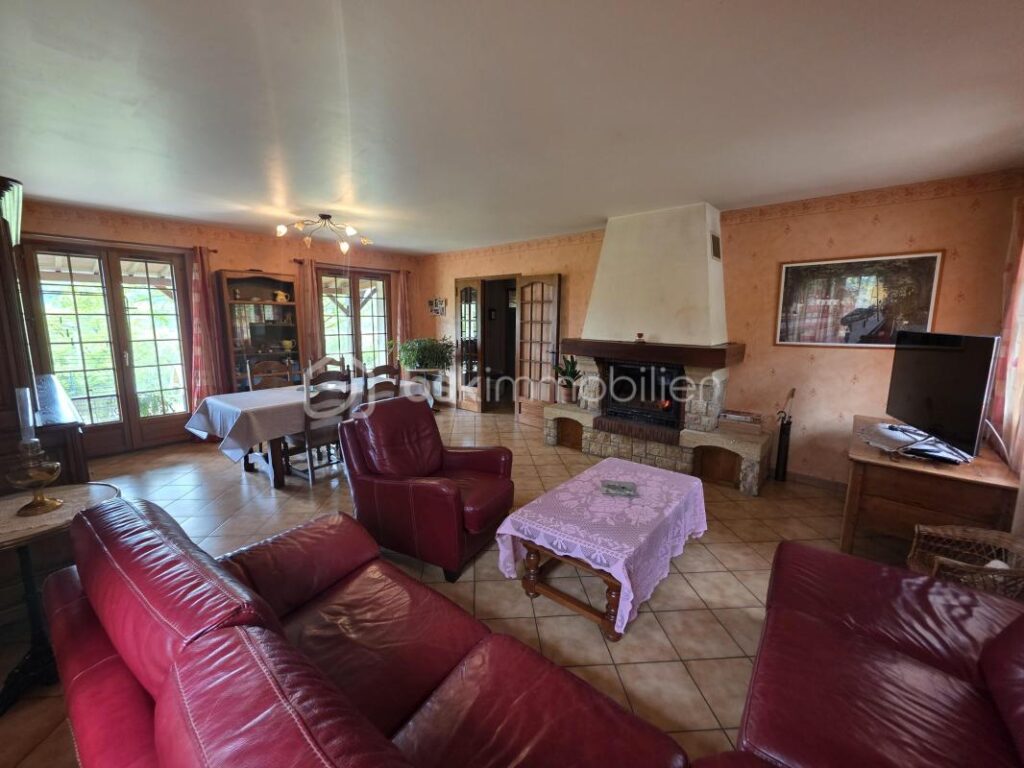 Maison traditionnel à Paron (89100), à 10 min de la gare de Sens – 4 pièces – 3 chambres – 121 m²