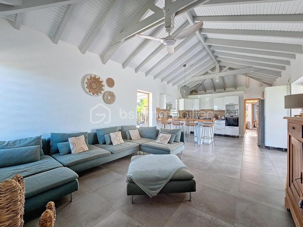 Maison contemporaine avec piscine et résiduel de construction – 4 pièces – 3 chambres – 119 m²