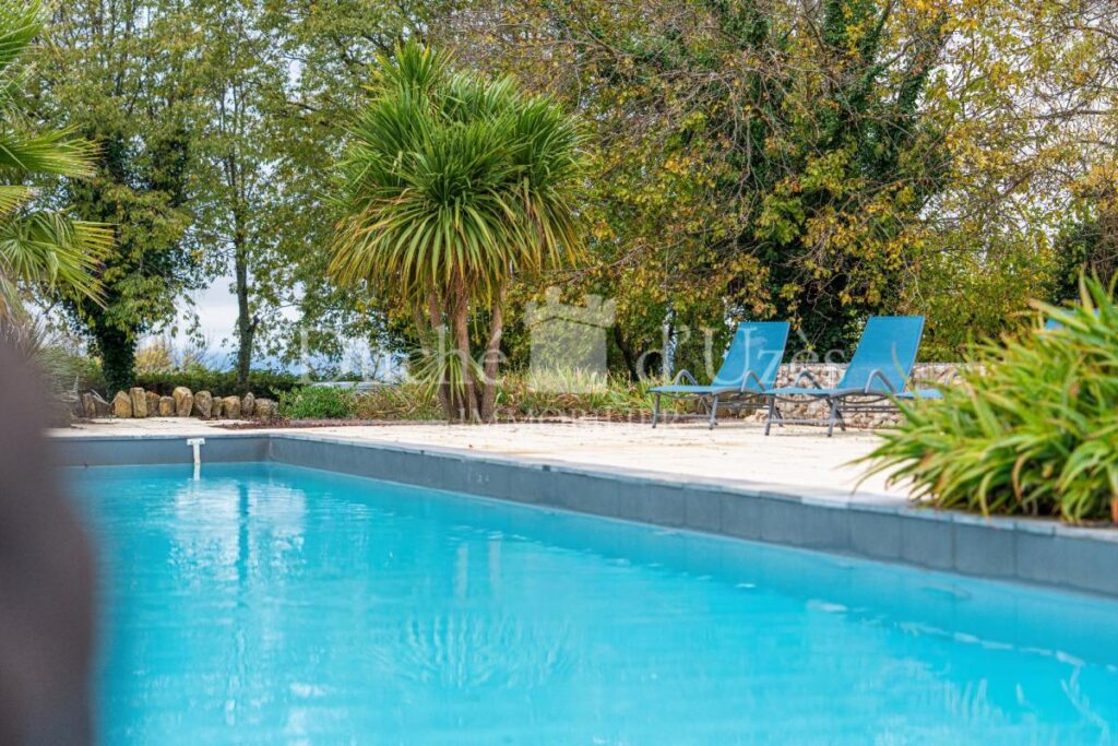 Maison – 12 pièces – 10 chambres – 280 m²