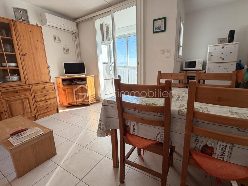 Appartement T2 cabine avec loggia et aprking privé, proche plage et centre-ville – 2 pièces – 1 chambre – 35 m²