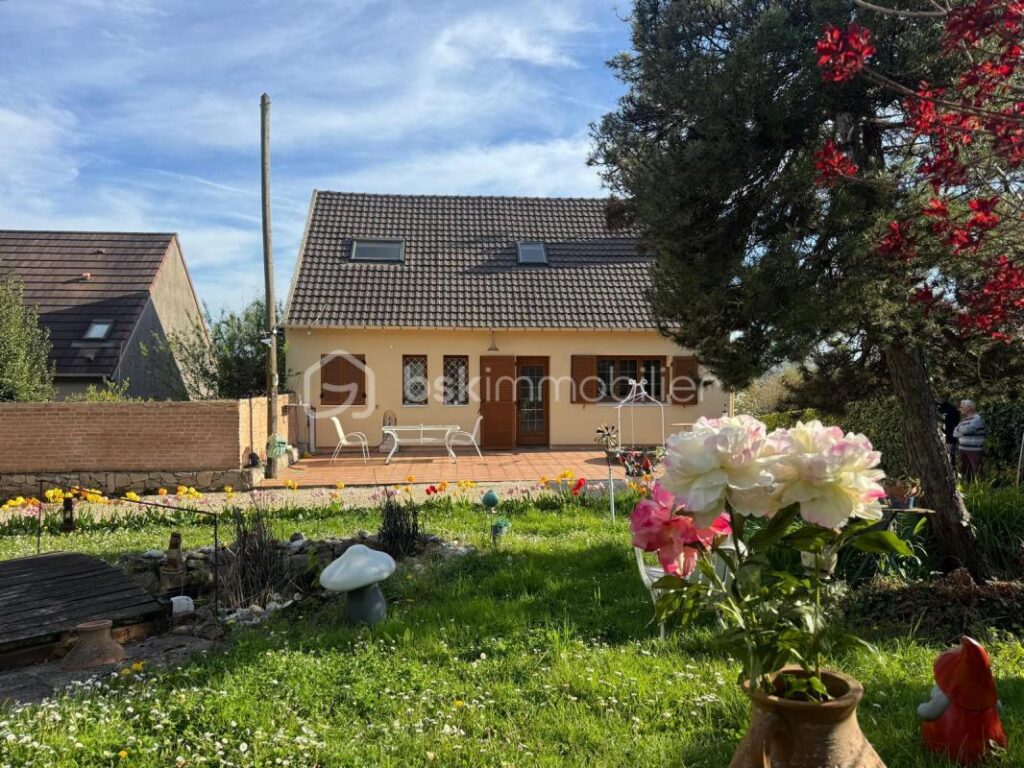 Maison traditionnelle 6 pièces au calme avec sous-sol/garage/terrasse/carport/jardin – 6 pièces – 5 chambres – 135 m²