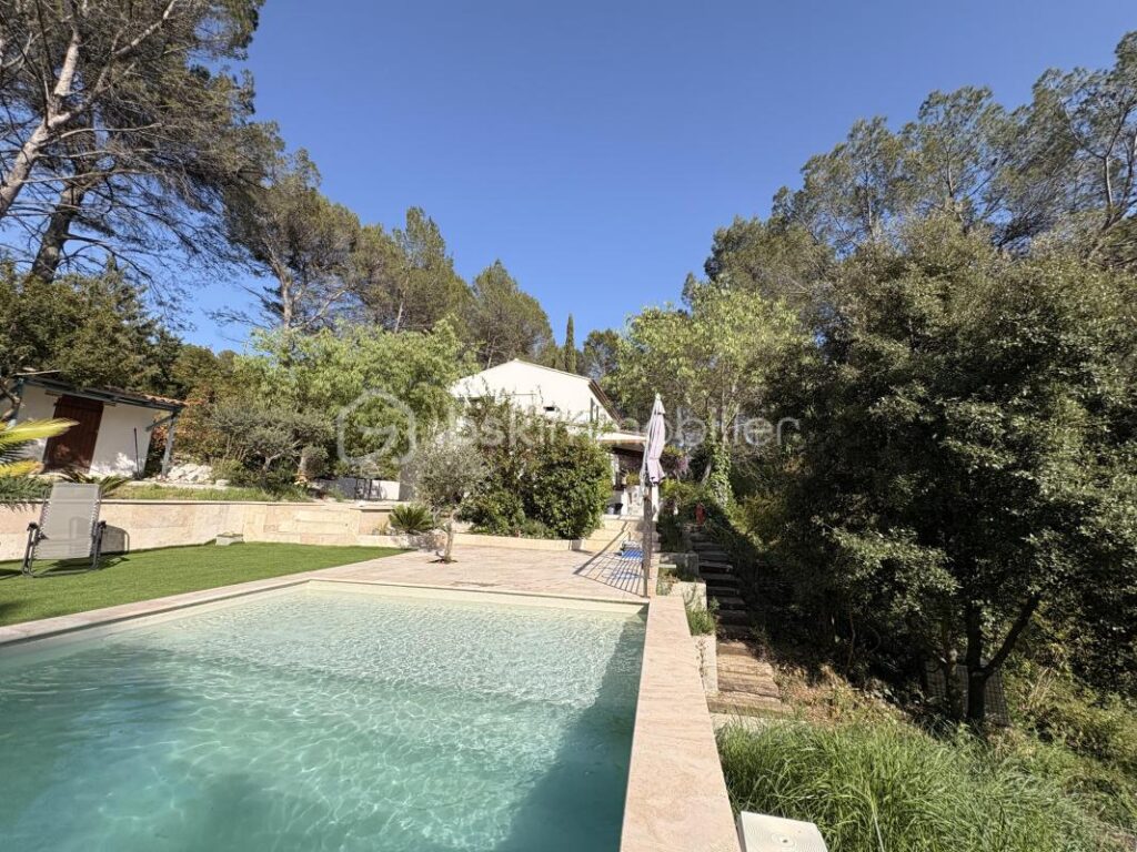 MAISON FAMILIALE 190 M2 – TARADEAU – 8 pièces – 5 chambres – 190 m²