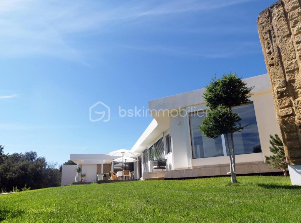 MAISON D&rsquo;ARCHITECTE – 4 pièces – 2 chambres – 133 m²