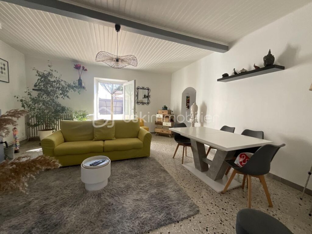 Charme bucolique et tranquillité à La Grand-Combe : Maison de village rénové avec terrasses ensoleillées – 3 pièces – 2 chambres – 65 m²