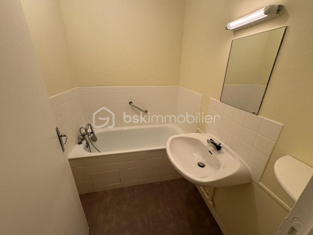 BAR-SUR-SEINE – T2 43,97 m² REFAIT À NEUF – Belle affaire pour y vivre OU investir – 2 pièces – 1 chambre – 43 m²