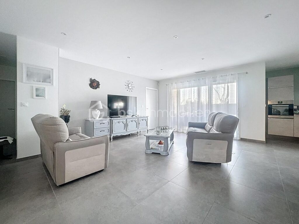 Maison en 5 pièces sous garantie décennale avec Terrasse / Garage / Parkings / Jardin – 5 pièces – 3 chambres – 111 m²