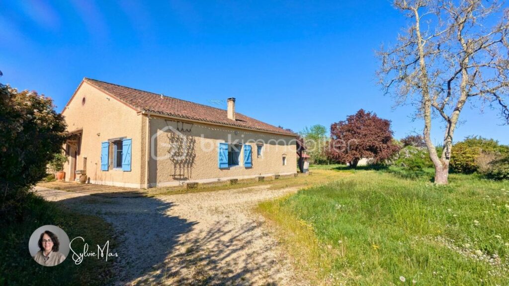Ancienne grange en pierre sur 2,7 hectares avec vue dégagée au calme – 4 pièces – 3 chambres – 140 m²