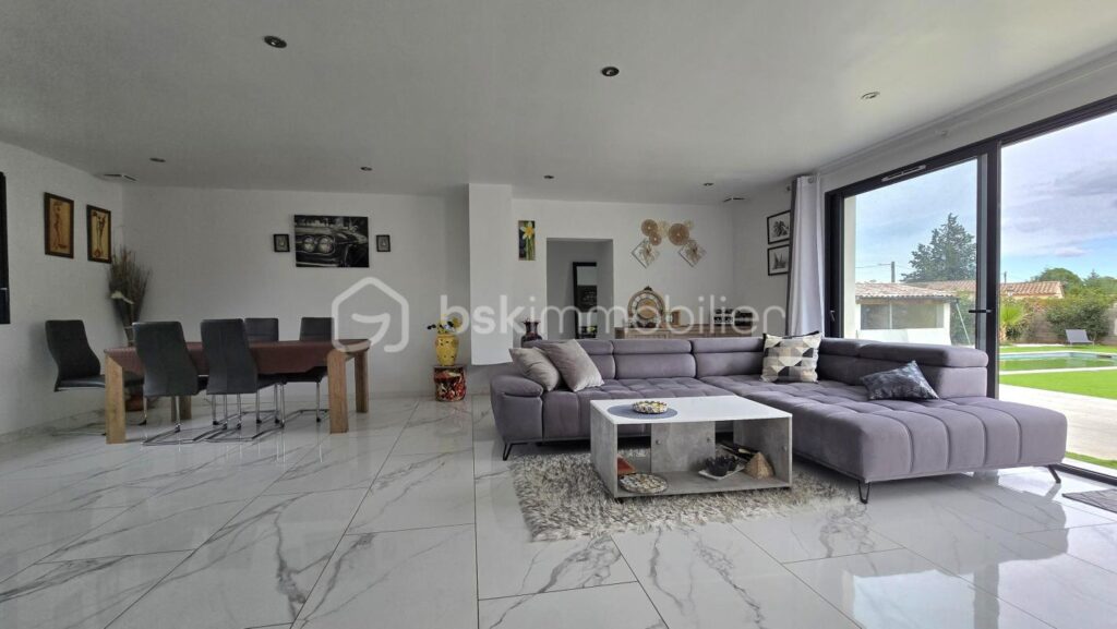 Villa contemporaine avec suite parentale en RDC, piscine, garage et grand jardin – 6 pièces – 4 chambres – 188 m²
