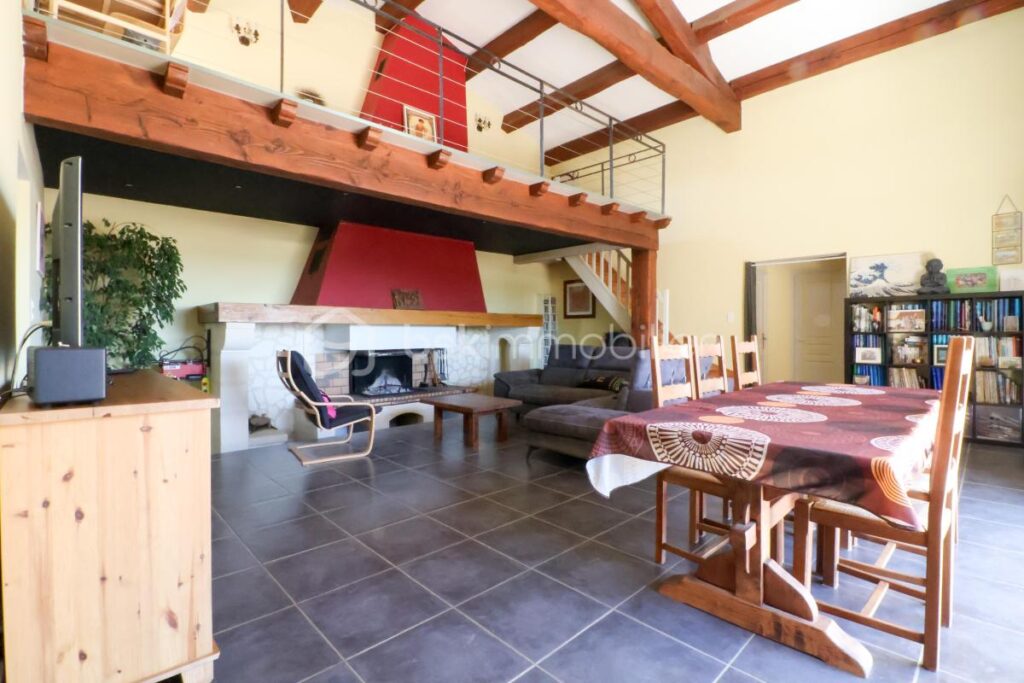 Villa Familiale 140 m², 3 Chambres, Piscine, Jacuzzi et Grand Garage – 5 pièces – 3 chambres – 140 m²