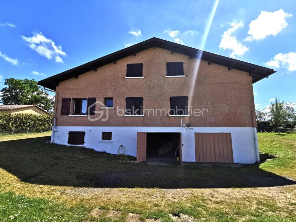 Grande maison familliale – propriété équestre – 6 pièces – 4 chambres – 128 m²