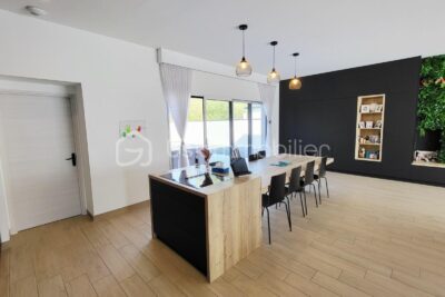 Maison plain pied tout confort – 6 pièces – 4 chambres – 156 m²