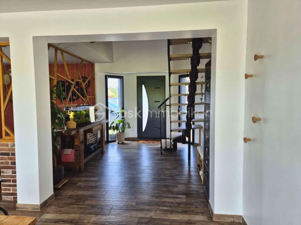Exclusivité Maison contemporaine de 2018 – 154 m² – DPE A – Plain pied et Suite parentale – Terrain 1 139 m² – Garage – 6 pièces – 5 chambres – 154 m²
