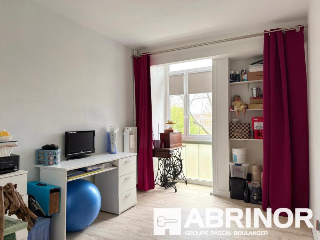Superbe T4 traversant 81 m² — vue étang & tour Perret, plein sud | Résidence Parc de Beauvillé, Amiens – 4 pièces – 3 chambres – 81 m²