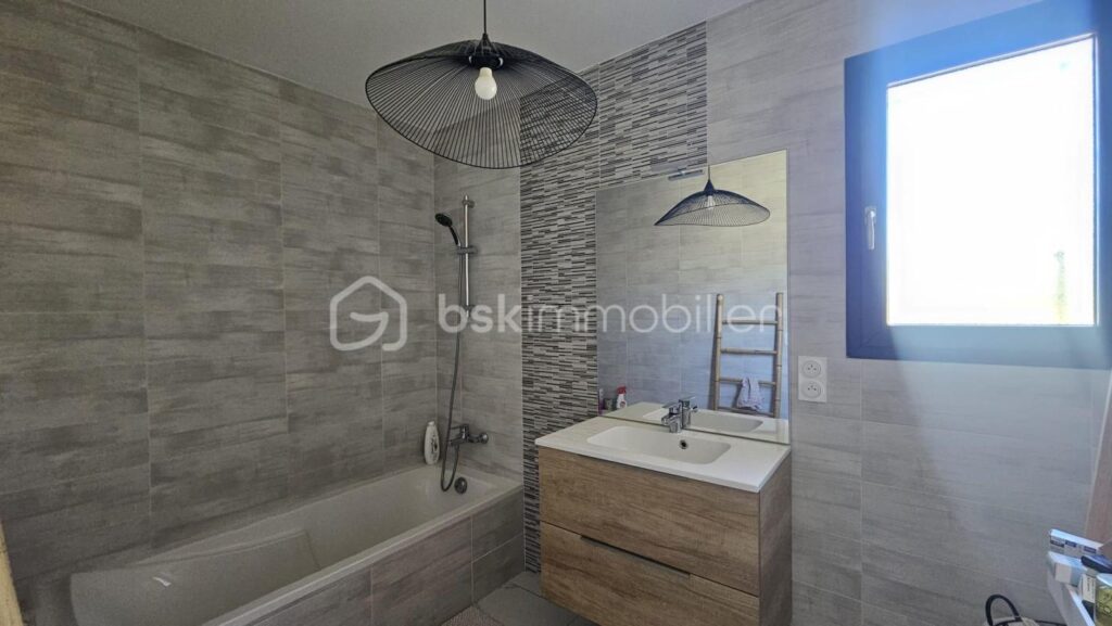 MAISON NEUVE ST CYPRIEN R+1, 3 FACES, SUITE AU RDC – 4 pièces – 3 chambres – 95 m²