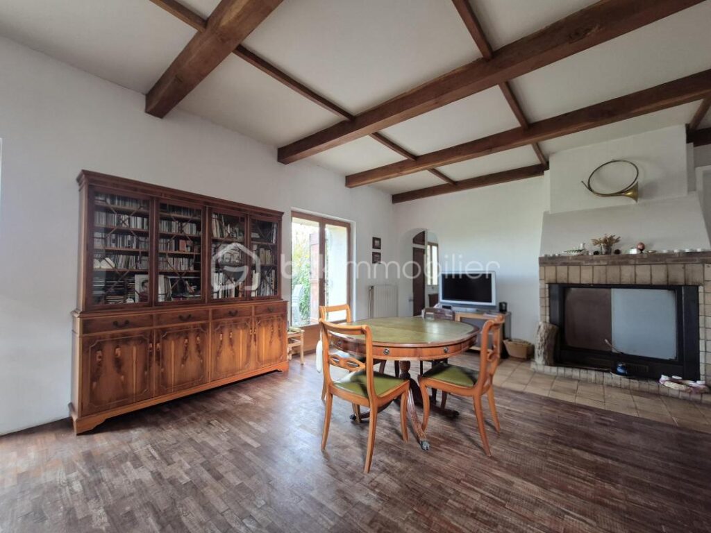 Maison de caractère – 167 m² – Jardin 1245 m² – 4 pièces – 3 chambres – 167 m²