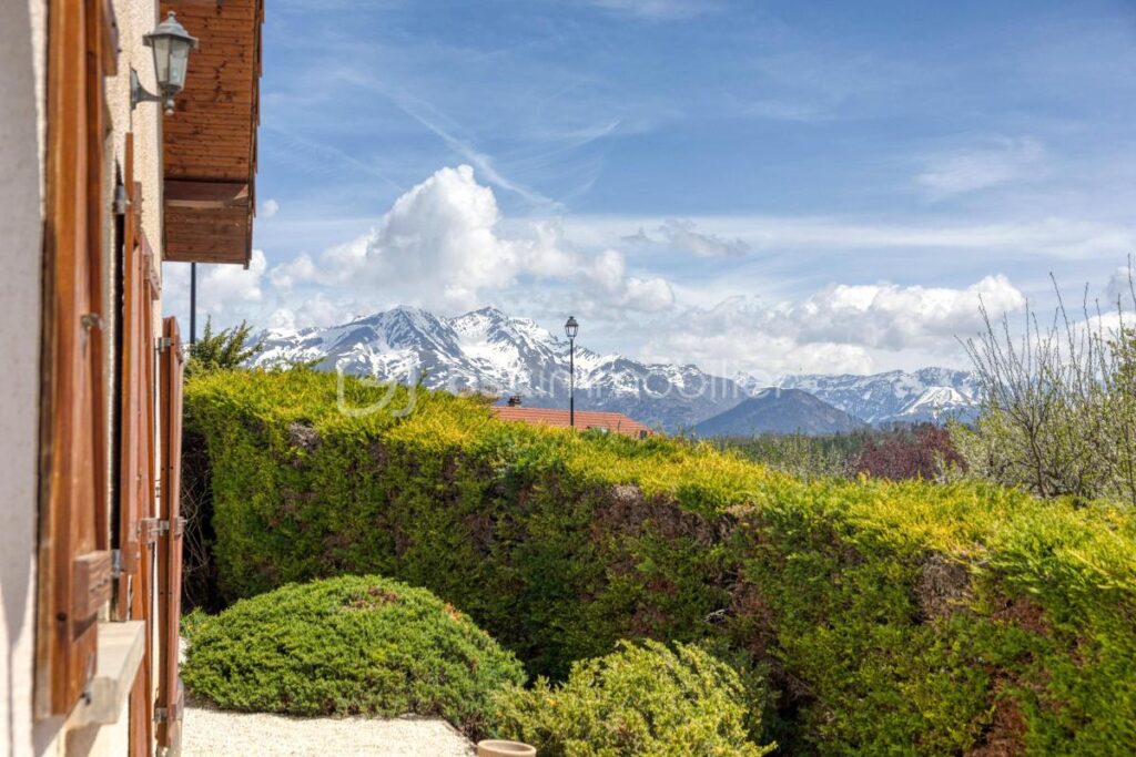PRUNIERES 38350 – VILLA individuelle de PLAIN PIED de 124m² – 3 CHAMBRES, COMBLES à aménager. VUE EXCEPTIONNELLE, CADRE NATUREL privilégié – 5 pièces – 3 chambres – 124 m²