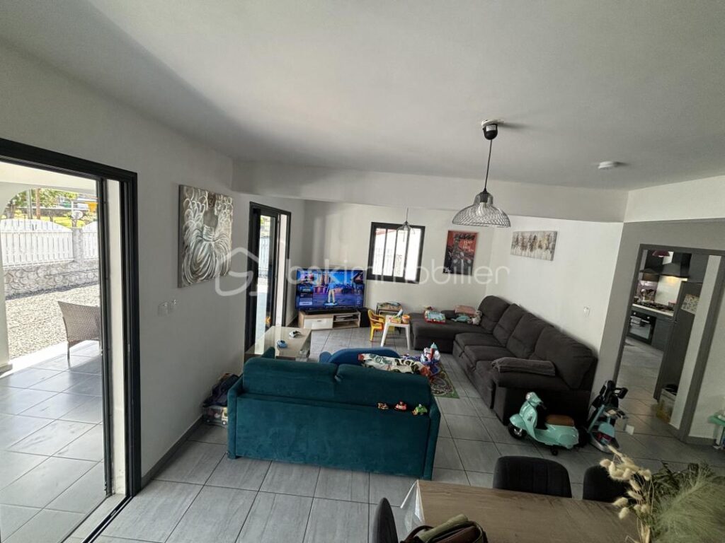 À vendre : Magnifique maison F5 de 2020 dans le cirque de Cilaos, à l’île de La Réunion – 5 pièces – 4 chambres – 137 m²