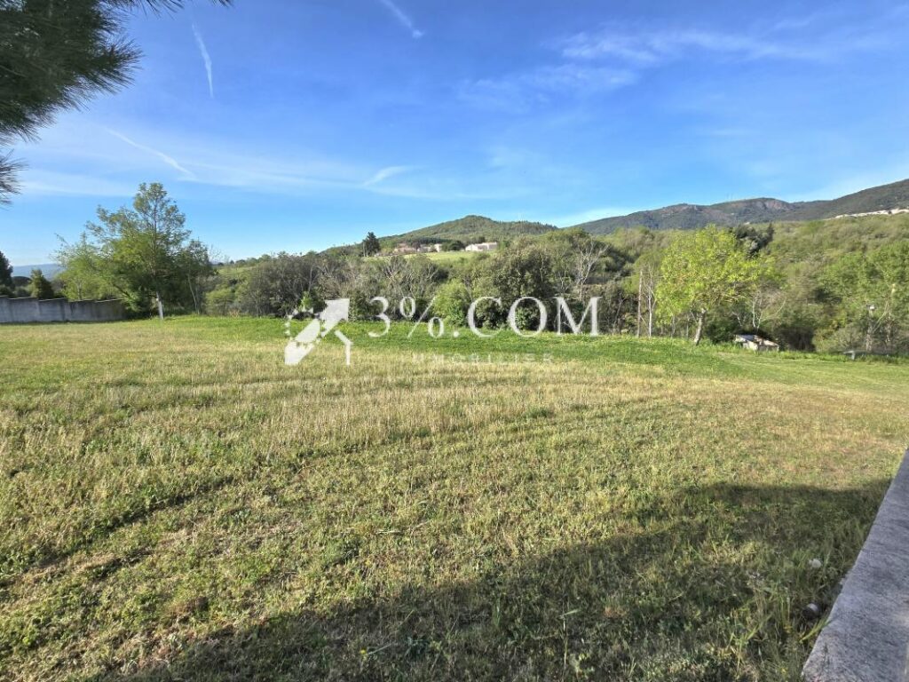 Terrain de 1148 m2 non viabilisé -plein sud et vue dégagée – NR pièces – NR chambres – 1148 m²