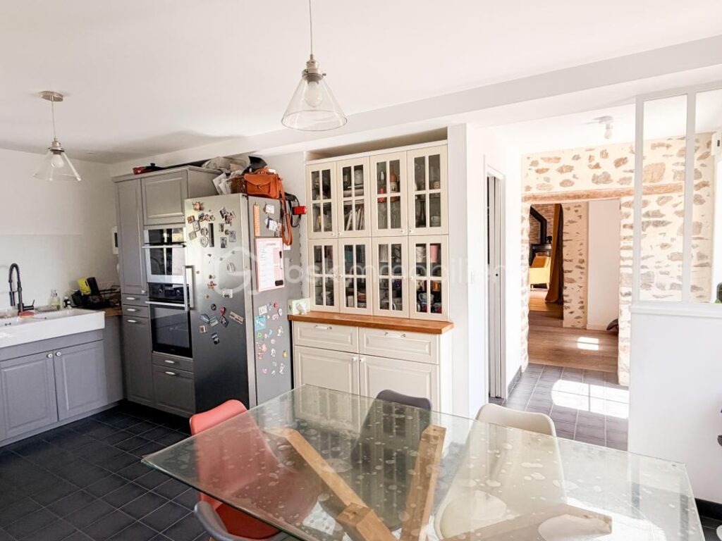 Maison en pierre renovée 100m2 2 chambres – 4 pièces – 2 chambres – 100 m²