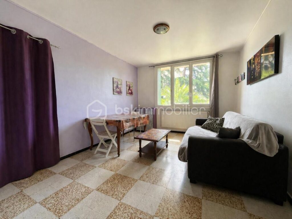 Appartement P3 – Rez-de-chaussée surélevé – Quartier Capouchiné – 3 pièces – 2 chambres – 54 m²
