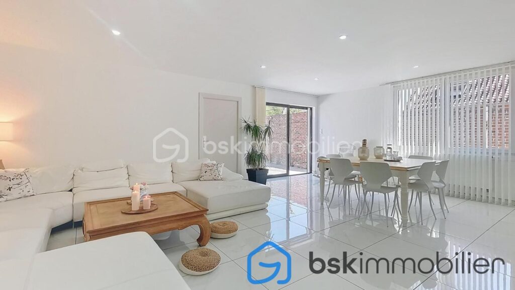 Maison INDIVIDUELLE LOCAL profession libérale – 8 pièces – 4 chambres – 210 m²