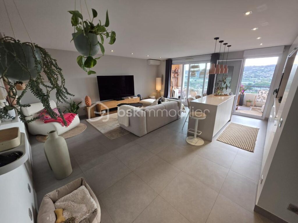 Nice – Corniche Fleurie | 3 pièces 66 m² | Terrasse 16 m² | Vue panoramique | Garage | Piscine – 3 pièces – 2 chambres – 66 m²