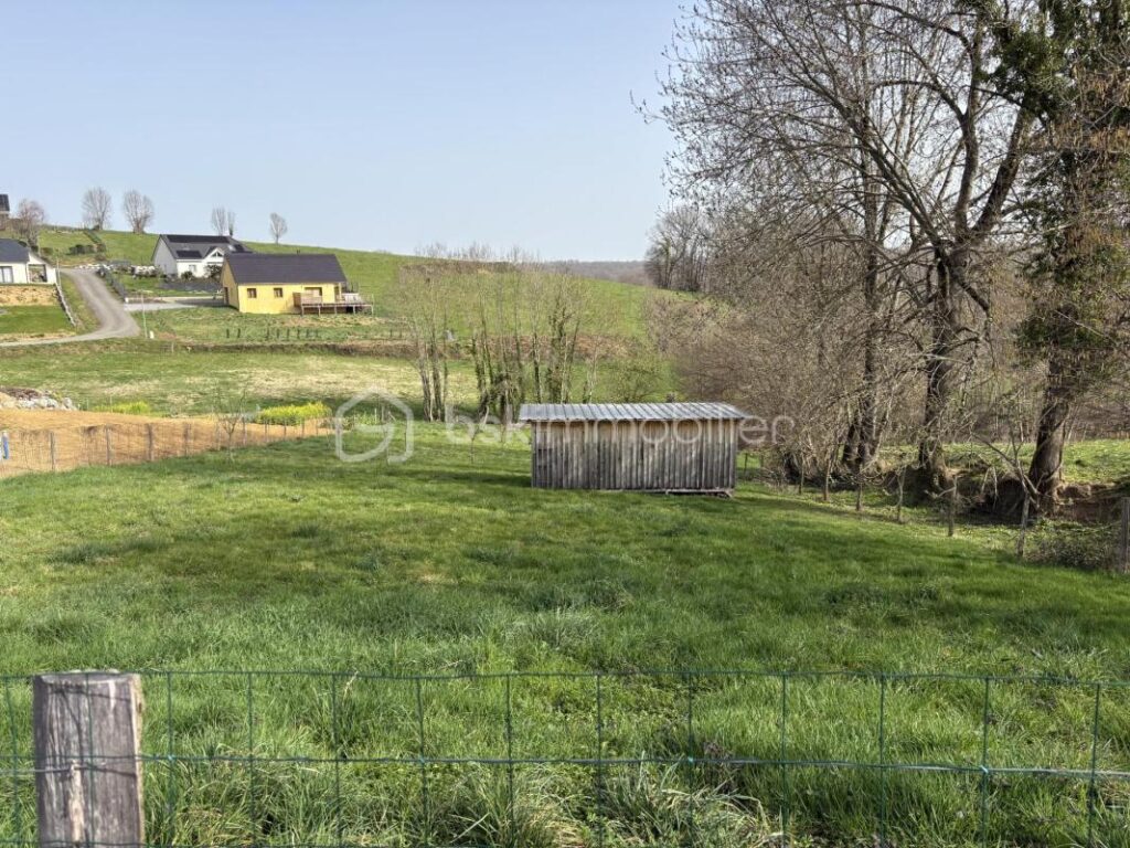 Terrain Constructible au calme – NR pièces – NR chambres – 1805 m²