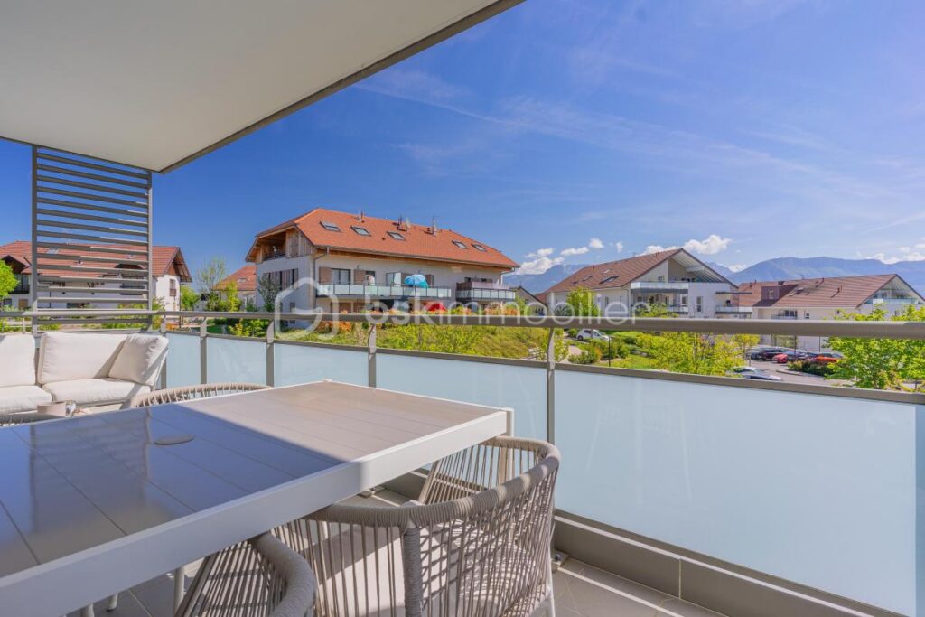 Superbe T3 récent (62m²) avec terrasse, vue montagnes, place de parking privative en sous-sol – Poisy (Brassilly) – 3 pièces – 2 chambres – 62 m²