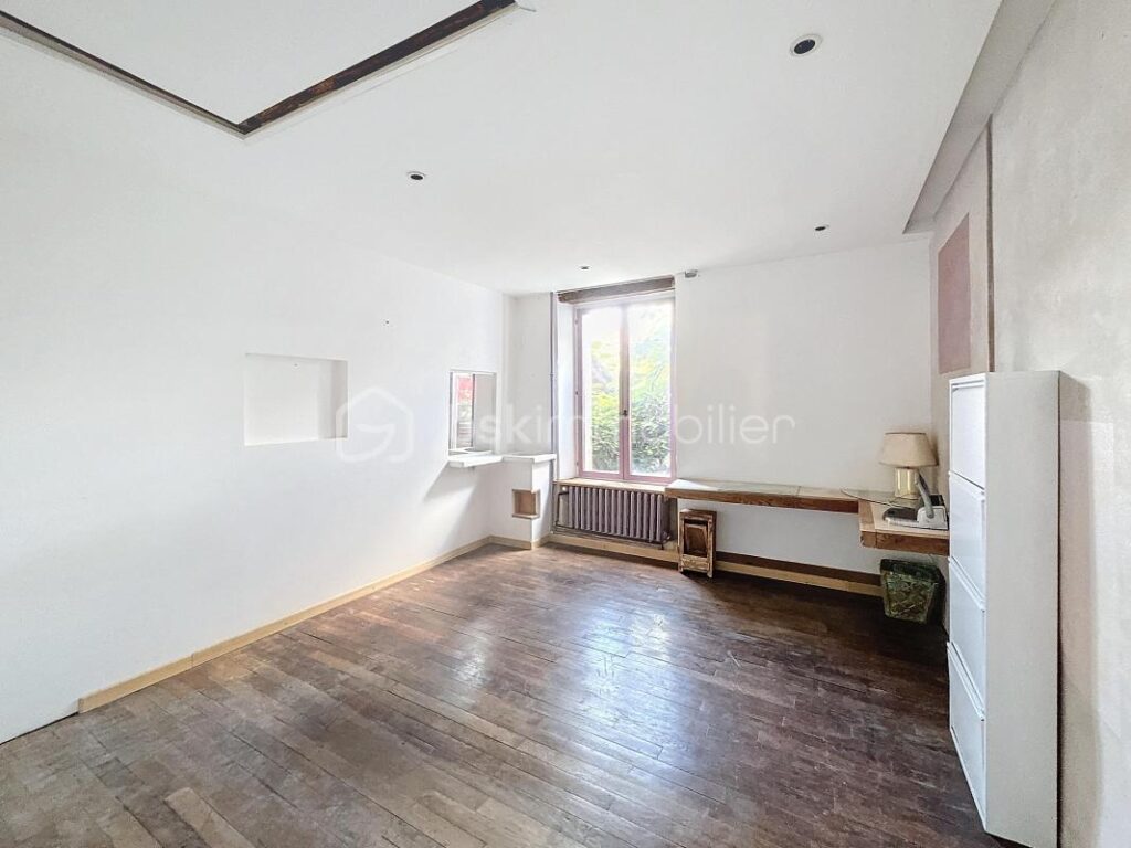 Charmante maison de ville sur 3 niveaux à fort potentiel!! – 5 pièces – 3 chambres – 116 m²