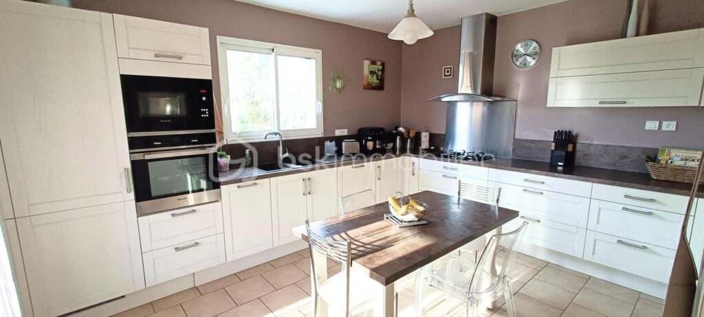 Maison 4 pièces 124 m² + dépendance – 4 pièces – 3 chambres – 124 m²