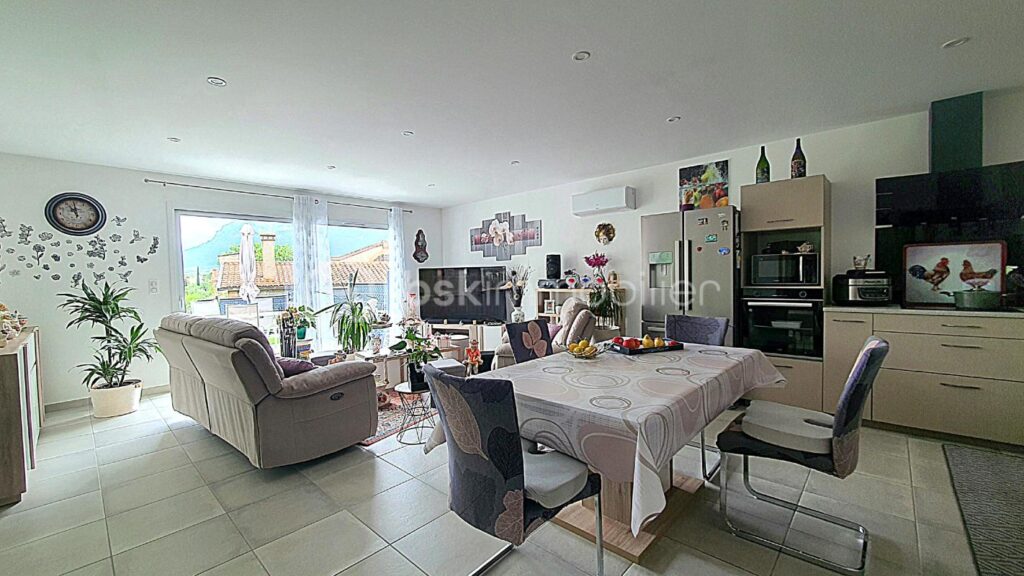 MAISON DEUX FACES – PLAIN PIED – DEUX CHAMBRES – GARAGE – TERRAIN – 3 pièces – 2 chambres – 71 m²