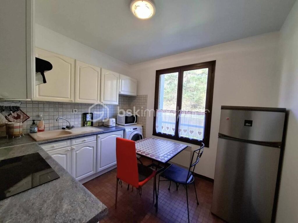 🔥✨ COUP DE CŒUR À Bagnoles-de-l’Orne – Appartement avec balcon & volumes incroyables ! – 4 pièces – 2 chambres – 90 m²