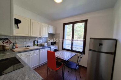🔥✨ COUP DE CŒUR À Bagnoles-de-l’Orne – Appartement avec balcon & volumes incroyables ! – 4 pièces – 2 chambres – 90 m²