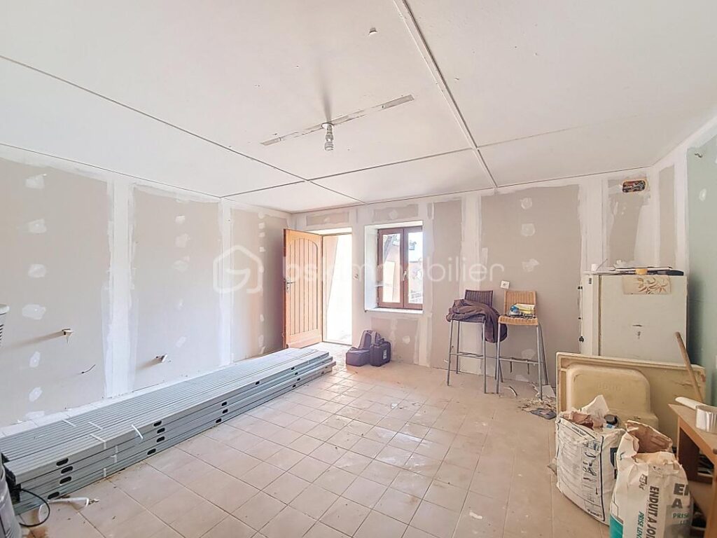 Maison à rénover avec fort potentiel – Le Perréon – Dépendances + terrain – 4 pièces – 3 chambres – 132 m²