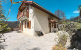 Jolie maison en parfait état avec grand terrain, piscine et belle vue lac à Grésy sur Aix – 5 pièces – 4 chambres – 119 m²