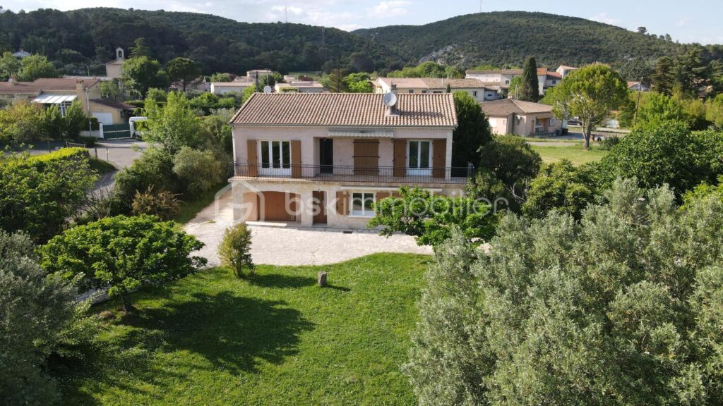 Villa double habitation sur 1810 m² avec vue – 7 pièces – 5 chambres – 168 m²