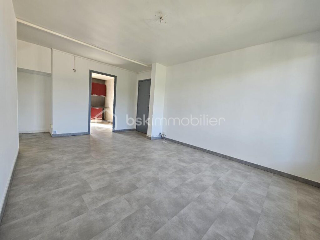 T3 lumineux en dernier étage avec balcons et vue dégagée – 3 pièces – 2 chambres – 57 m²